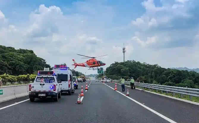 汕尾高速公路汽车救援案例